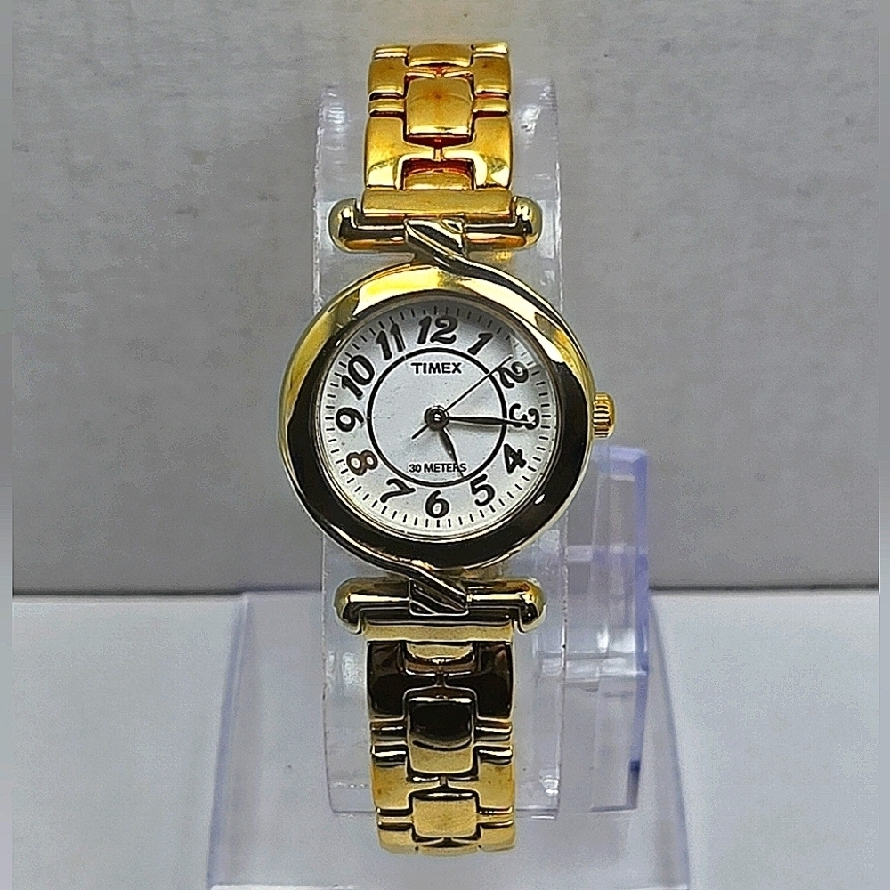 Womens Timex Analog Watch 25mm Gold Tone Classy 30 Meters New Battery
